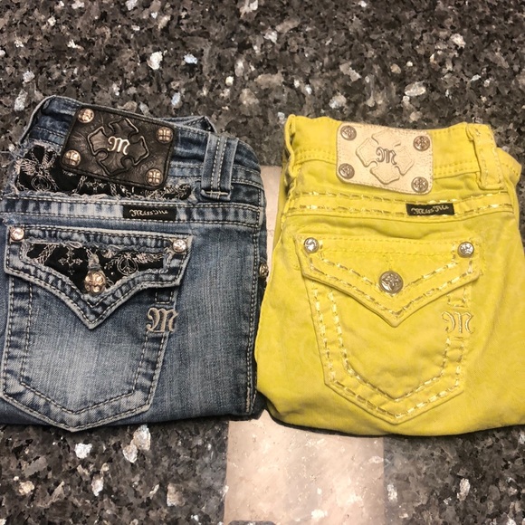 Miss Me Pants - Bundle of two Miss Me Women’s Bermuda shorts